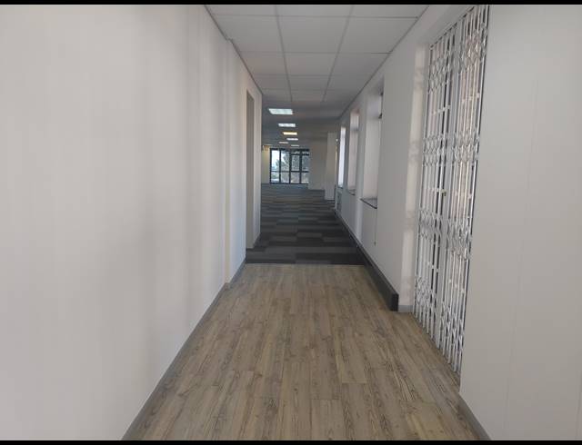 425M² OFFICE TO LET IN BRYANSTON